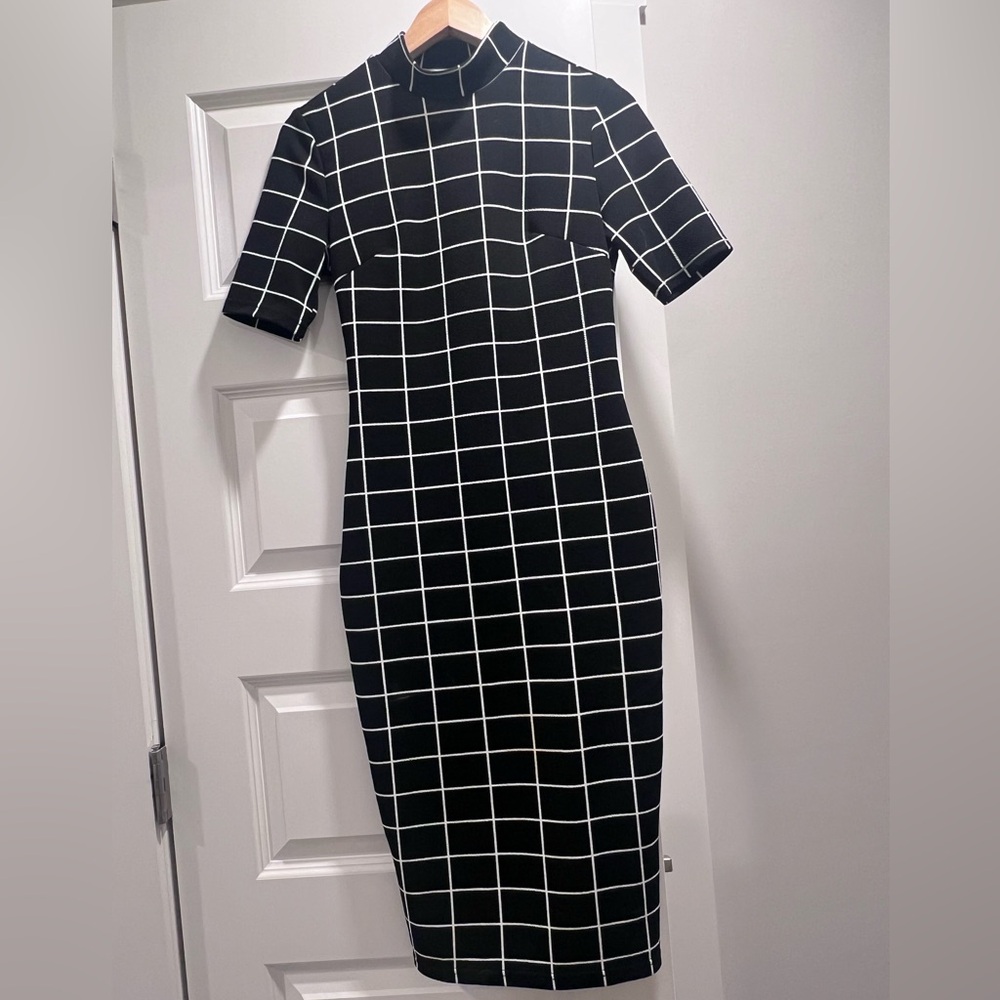 Women’s Dress black with white squares size xs